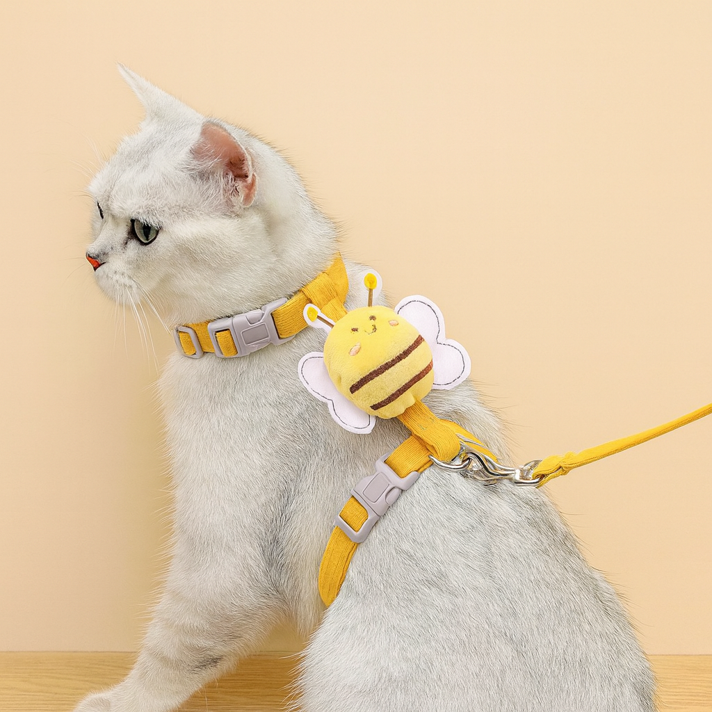 BeeHug™ Harness – Adjustable Cartoon Bee Leash for Cats & Small Dogs